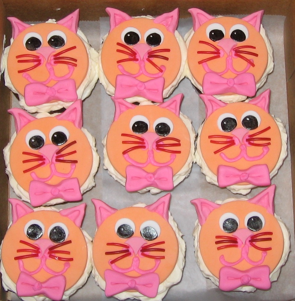 kitty_cupcakes.JPG