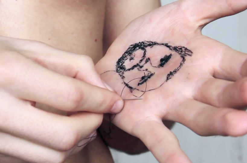 david-cata-sews-portraits-of-his-family-into-the-palm-of-his-hand-designboom-01.jpg
