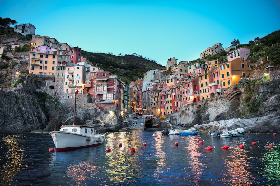 HDR-before-after-cinque-terre-riomaggiore-dusk.jpg