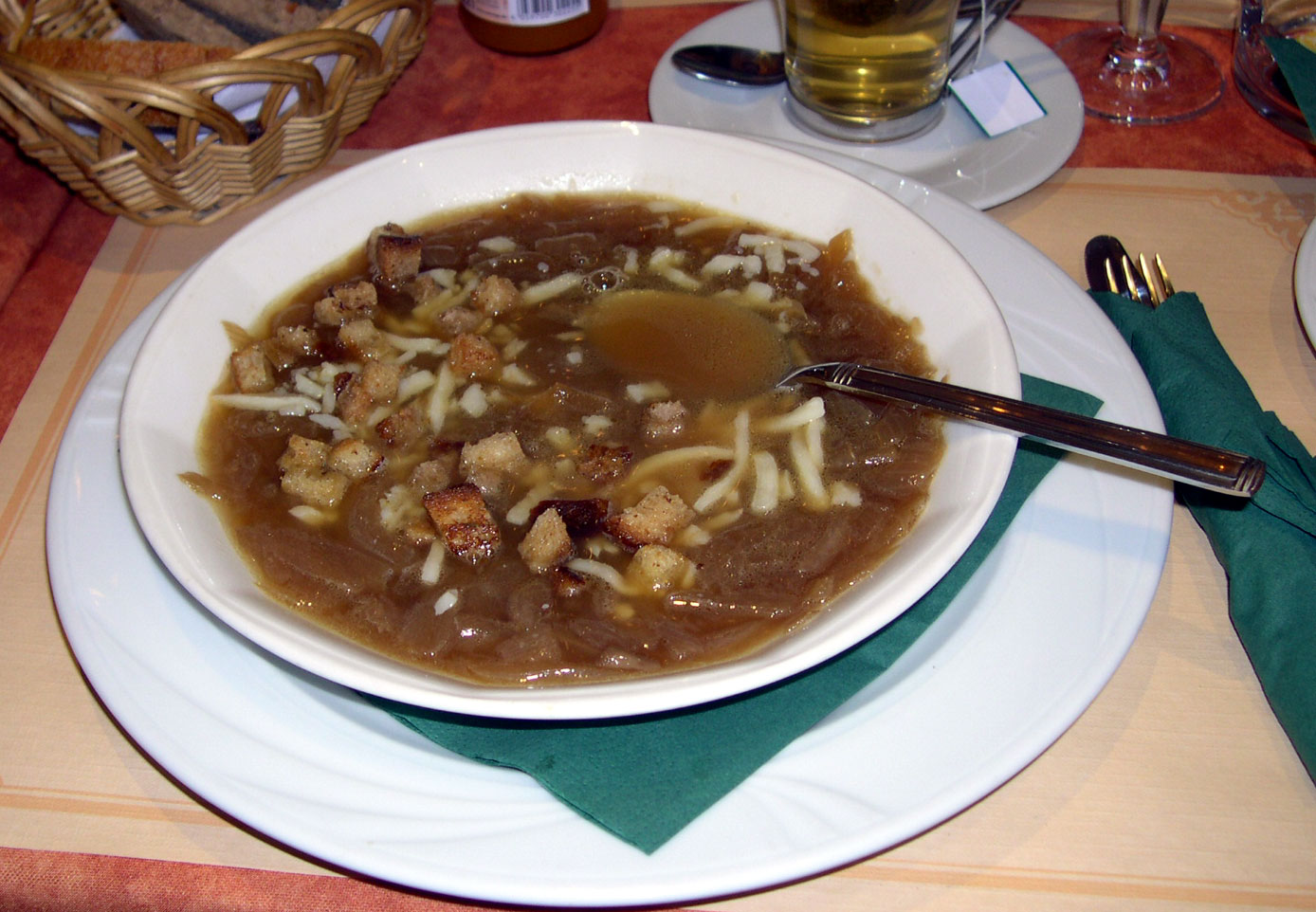 Plate_french_onion_soup.jpg