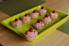 Himbeer-Joghurt Cupcakes (21.2.16).jpg