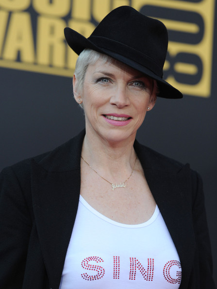 Annie+Lennox+Dress+Hats+Fedora+-LeBs-CRYKtl.jpg