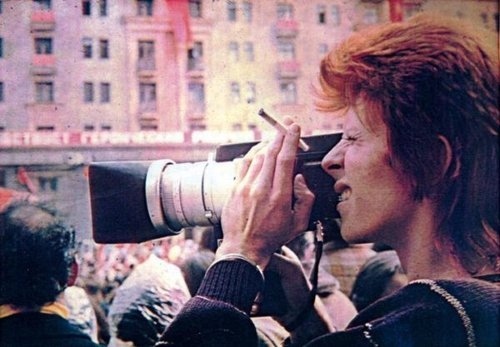 70s-camera-cigarette-david-bowie-photographer-Favim.com-131316.jpg