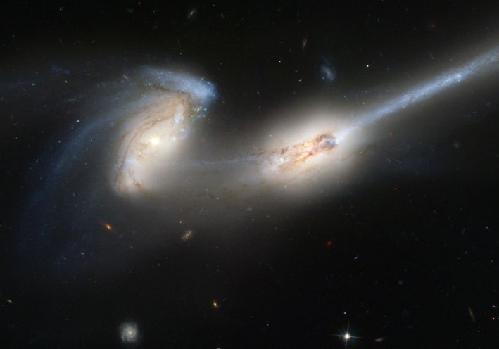 ngc4676_hst_c1.jpg