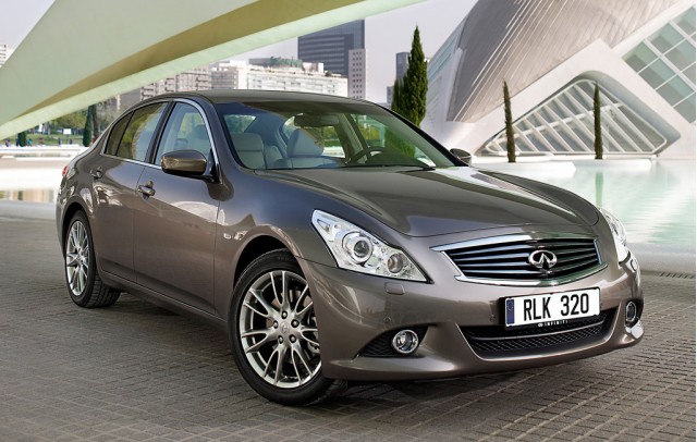 2010-infiniti-g37-sedan_100234015_m.jpg