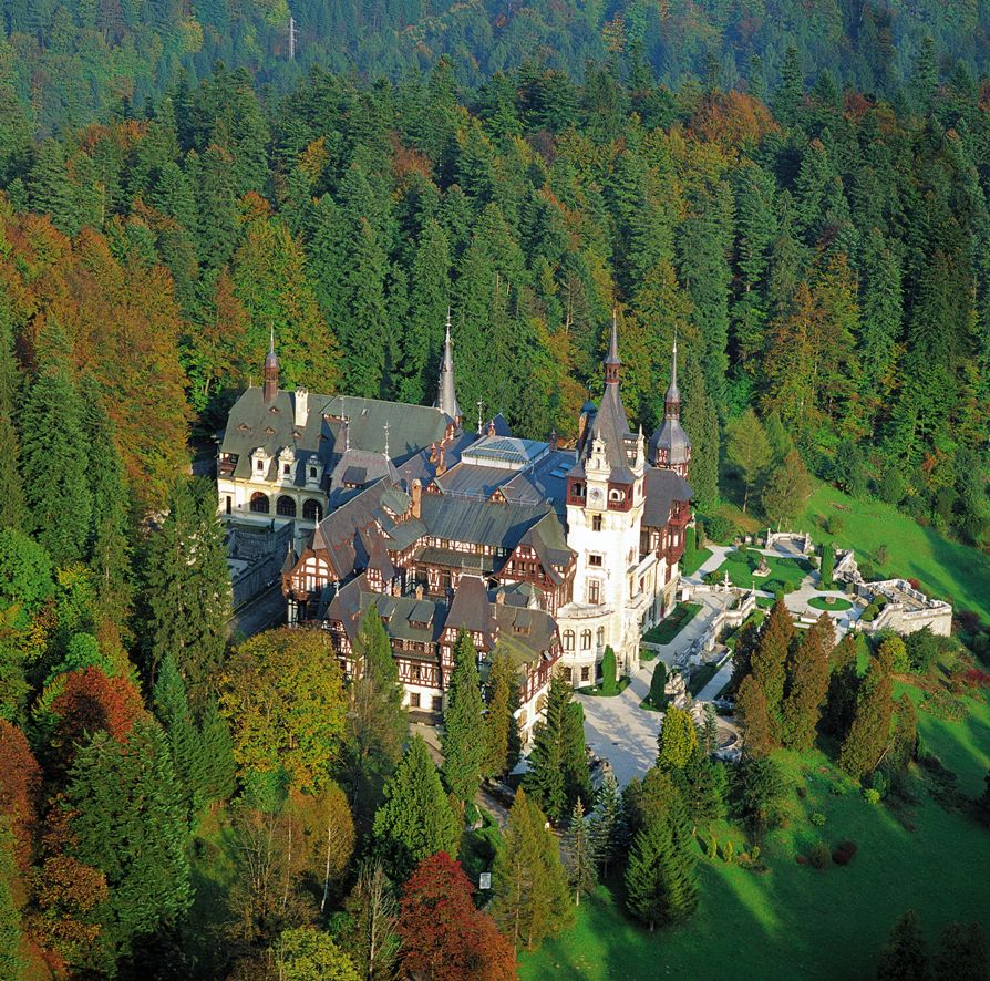 Pele-Castle-Romania_Aerial-view-of-the-castle_573.jpg