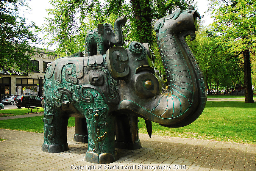 14-034-Elephant-statue-in-North-Park-blocks-Portland-Oregon.jpg