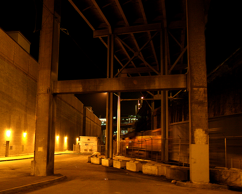 train_under_a_bridge_by_Eclipsi.jpg