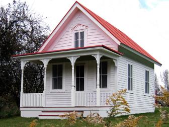 CI-Tumbleweed-Tiny-House-Company_Bodega-Farmhouse-style_crop_s4x3.jpg.rend.hgtvcom.336.252.jpeg