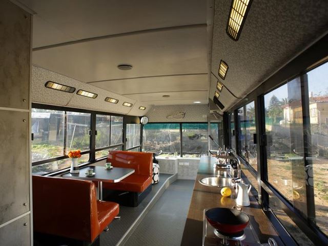Abondoned-Bus-Remodeled-into-beautiful-mobile-home-6.jpg