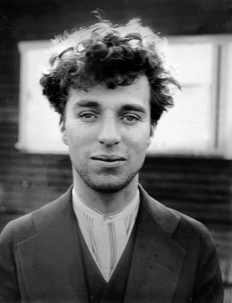 460px-Charlie_Chaplin_circa_1916.jpg