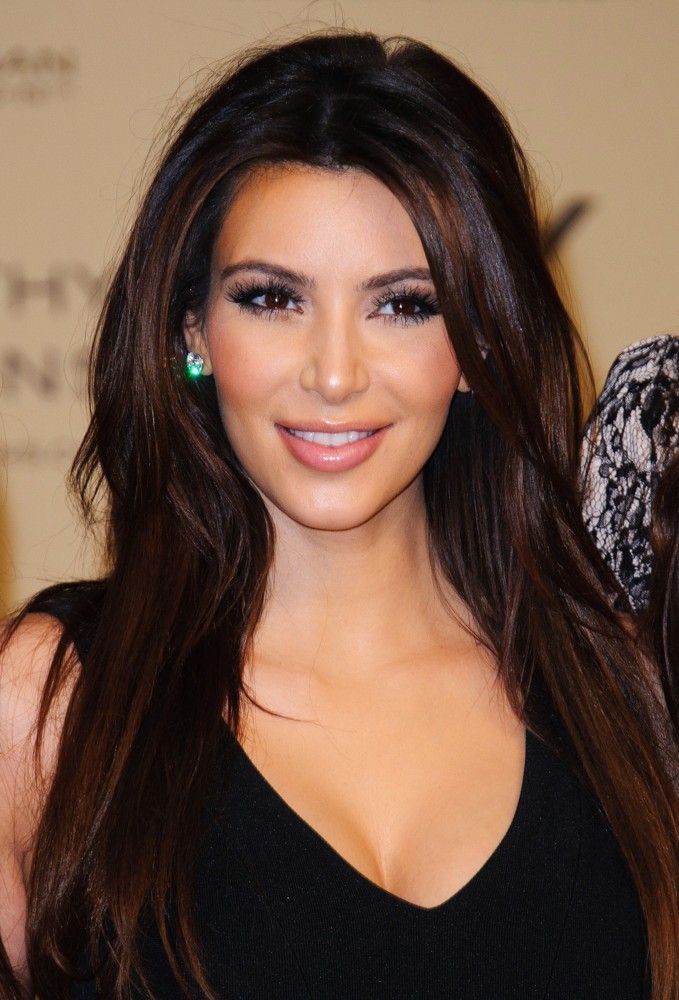 kim-kardashian-launch-kardashian-kollection-01.jpg