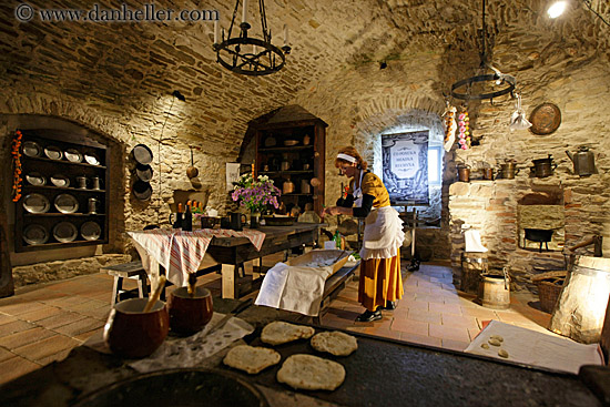 woman-cooking-in-medieval-kitchen-2-big.jpg