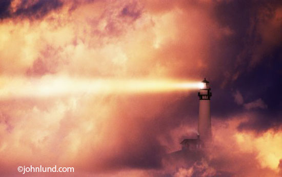 Photo-Picture-Lighthouse-Fog_200018905-001.jpg
